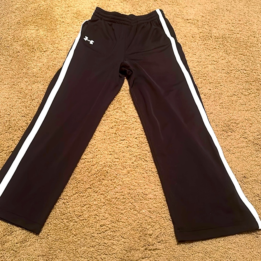 Under Armour youth size XL athletic pants.